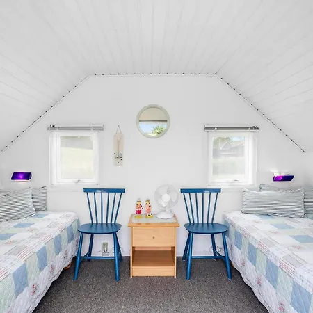 3 Bedroom Beautiful In Semesterbostad