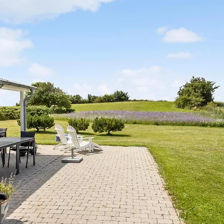 3 Bedroom Beautiful In Hébergement de vacances *