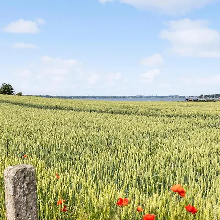 3 Bedroom Beautiful In * Fåborg
