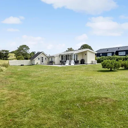 3 Bedroom Beautiful In Дом отдыха Фоборг