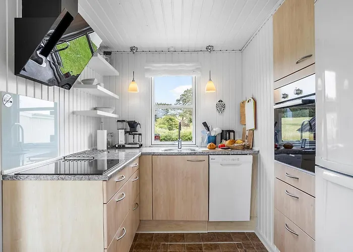 3 Bedroom Beautiful In بيت للعطل