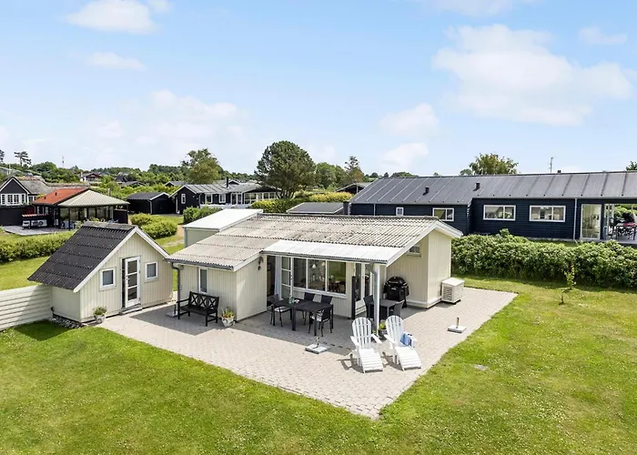 3 Bedroom Beautiful In بيت للعطل